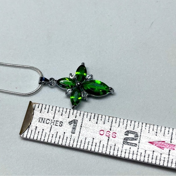 925 Sterling Peridot Green White Crystal Floral Cross Pendant Necklace 21" - Picture 9 of 10